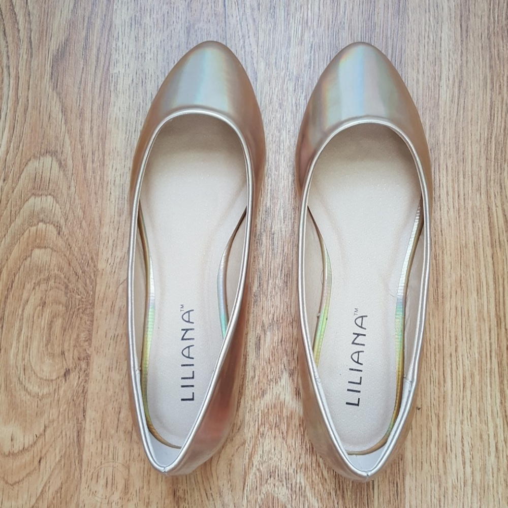 Liliana Tory-1 gold flats